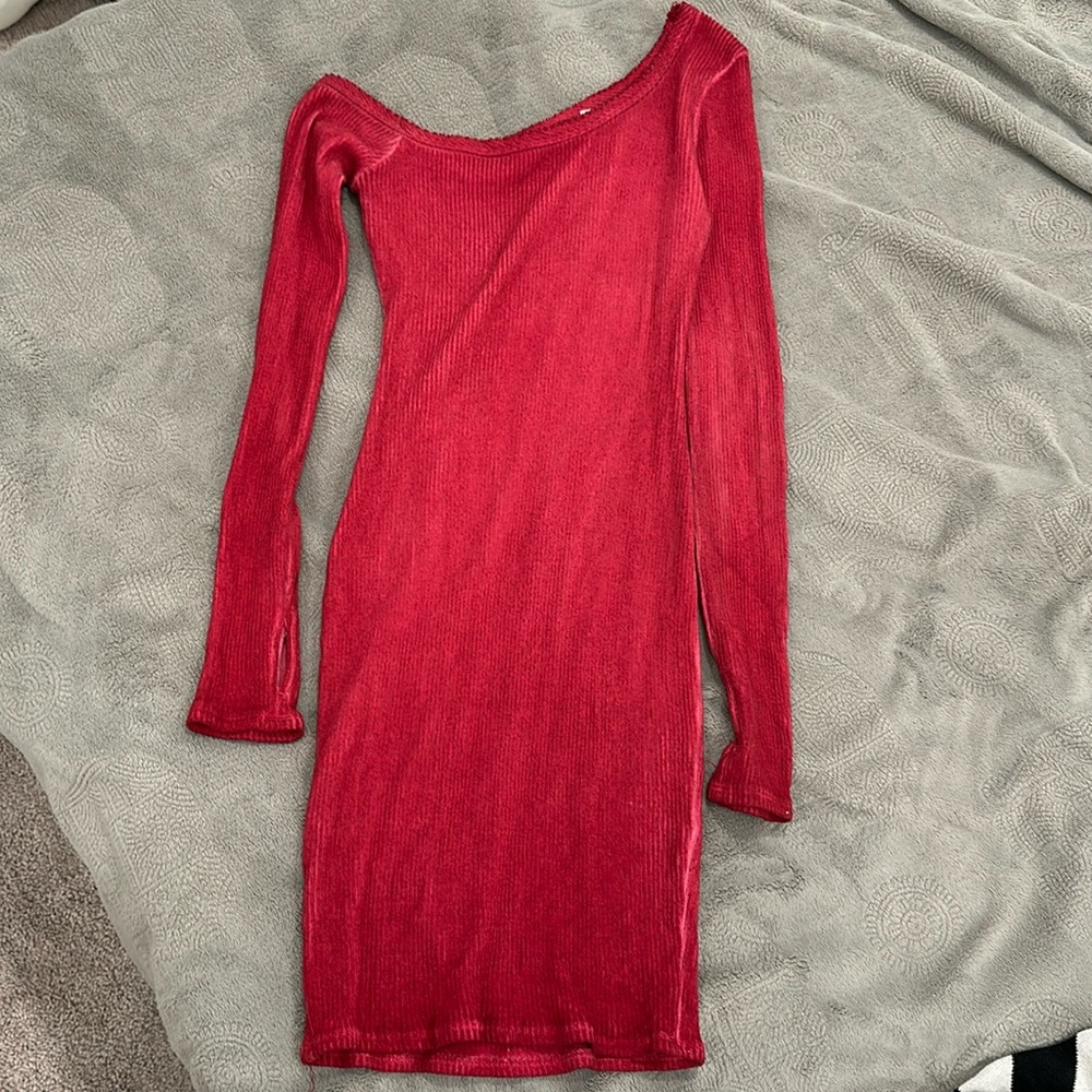 Dress with thumb holes